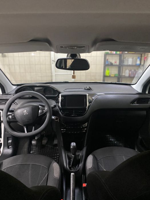 Авто Peugeot 208 2013 року
