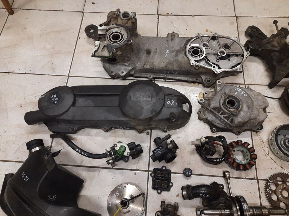 Aprilia SR 50 Ditech silnik części wał cylinder iskrownik pokrywa