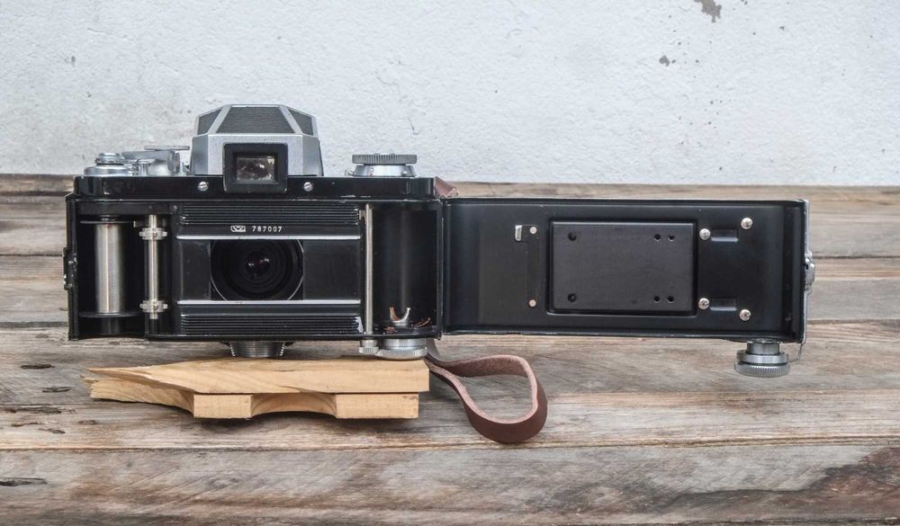 Exakta Varex Vx with Carl Zeiss Flektogon 20mm f:463824742279171123