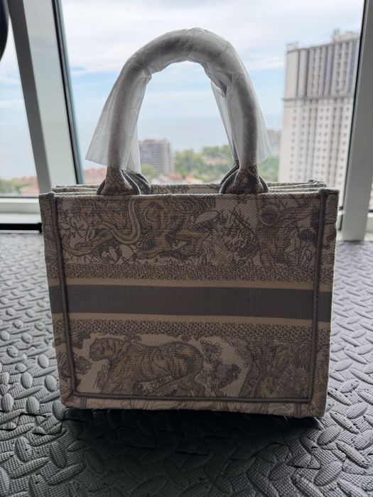 Сумка Dior Tote.