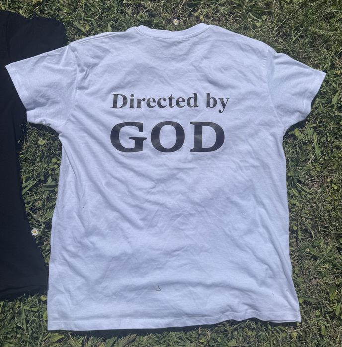 T-shirt branca (Directed by God)