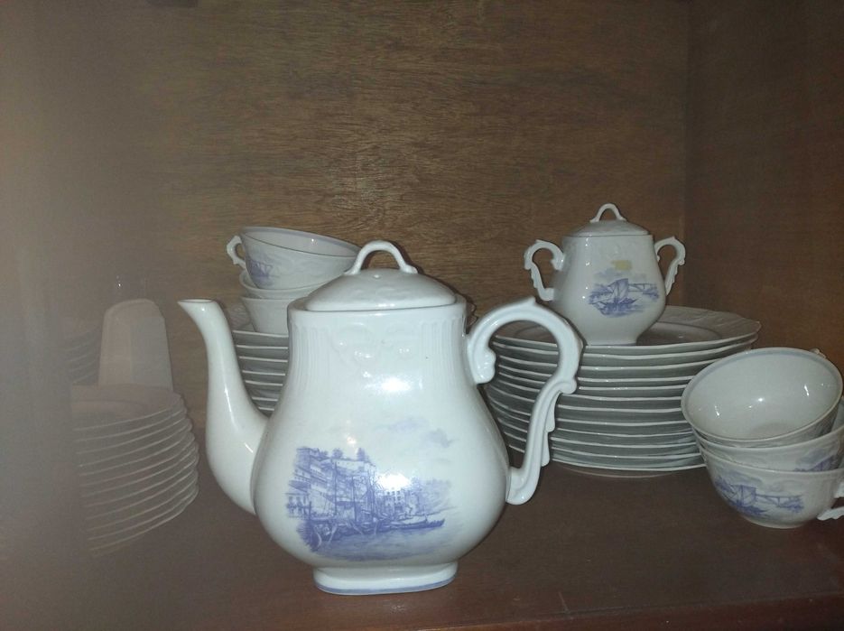 Conjunto de Loica /Porcelana de Vista alegre antigo