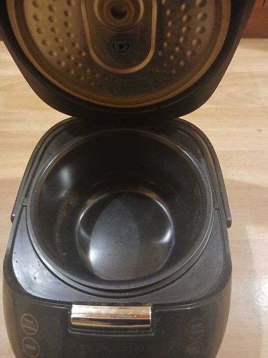 Мультиварка REDMOND RMC-M170 (не работает дисплей)