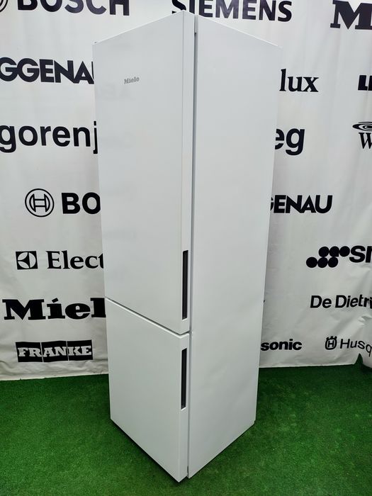 Високий двокамерний з холодильник Miele KFN 29032 D ws A+++