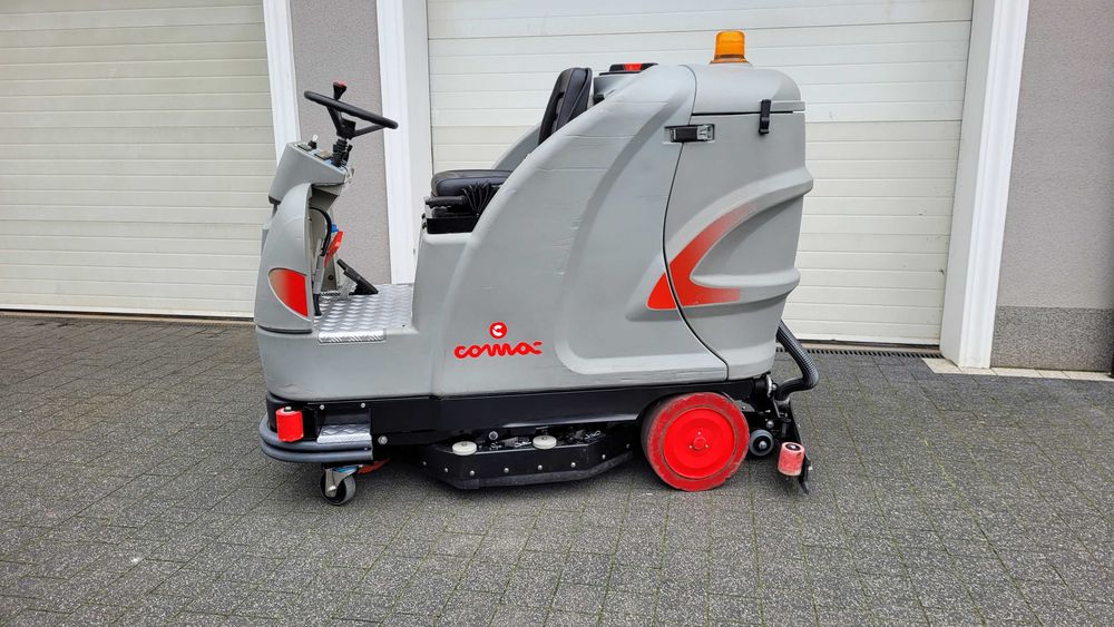 Szorowarka Comac Ultra 85  nowe baterie