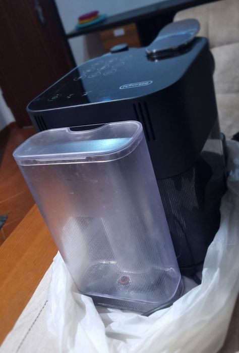 Máquina Nespresso - Grand Lattissima preta