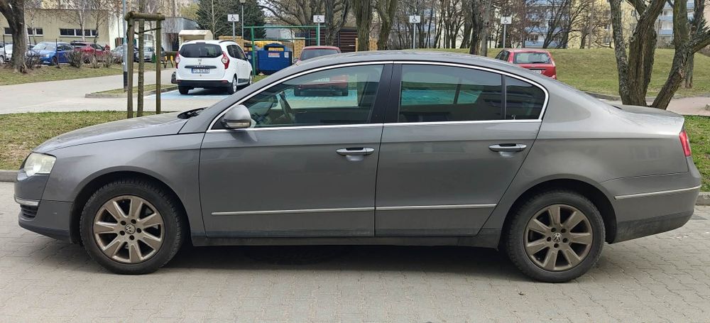 LA7T Passat 

Blacharsko BDB
Silnik 2.0 TDi

Podana cena za d
