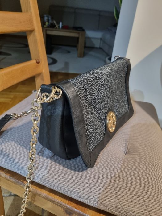 Torebka codzienna listonoszka czarna że zlotym łańcuszkiem