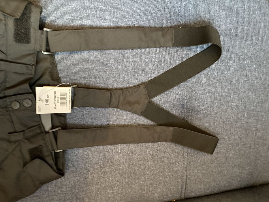 Spodnie snowboardowe narciarskie rozmiar 140 unisex czarne szelki