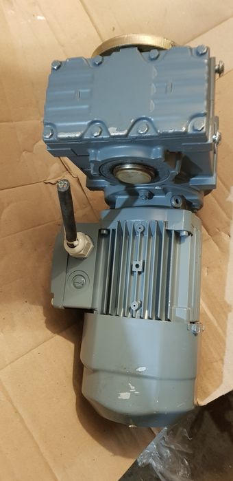 Мотор-редуктор SEW-EURODRIVE FA27B DR63S4/BR 0.12 кВт, 1380/9.8 об/хв