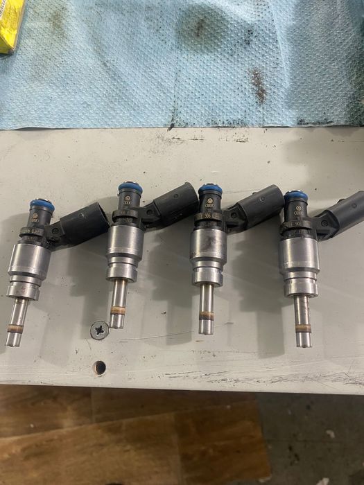 Форсунки Ауді з мотора 2.8 fsi 2010 рік