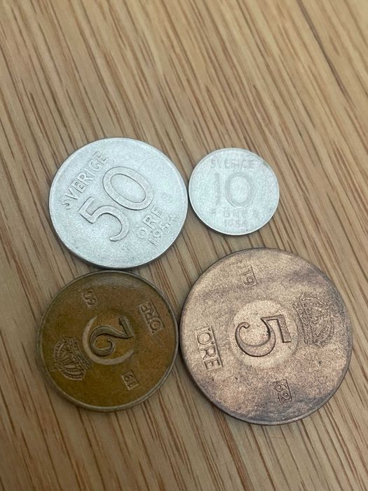 conjunto moedas da Suécia inclui 2 de prata