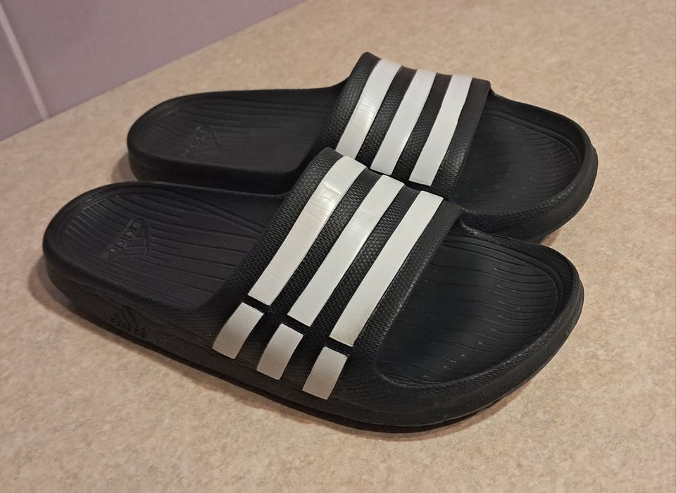 Adidas klapki,rozmiar 7, 23-24 cm długość stopy