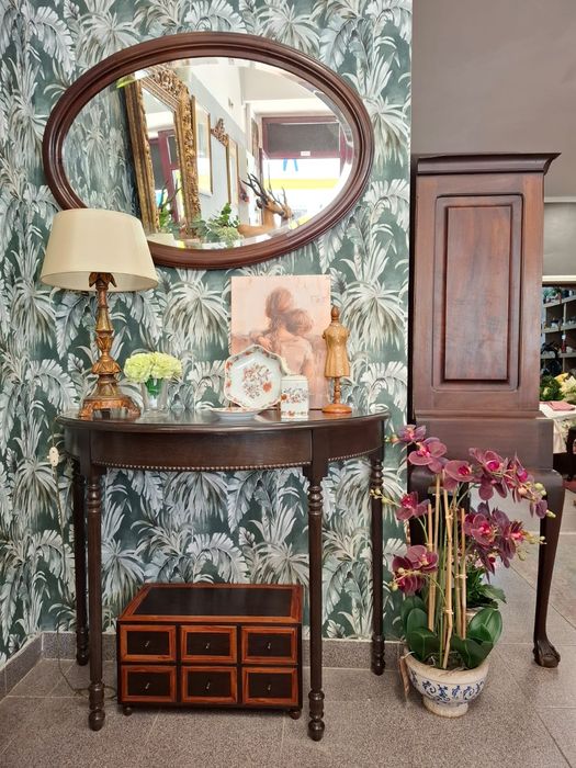 Mesinha Meia Lua. Elegâcia Clássica.