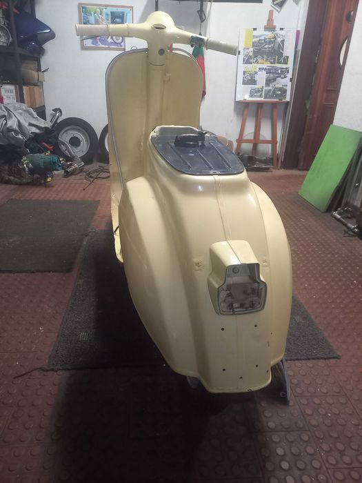 Vespa 50s usada para restaurar