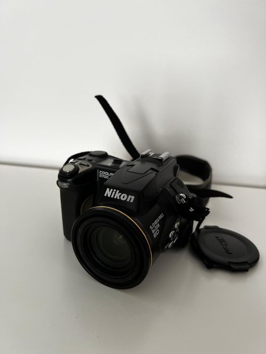 Nikon Coolpix 5700