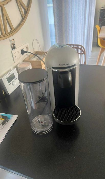 Máquina de café Nespresso vertuo