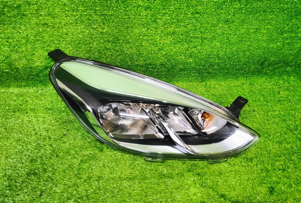 Reflektor Prawy Lampa Prawa Ford Fiesta MK8 MKVIII 2017- Eu