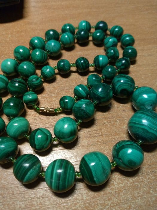 Подарок для женщин,бусы  натуральный камень малахит,
