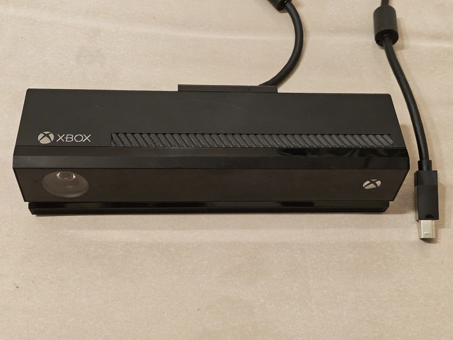 Xbox One - konsola + kinect + 2x kontroler
