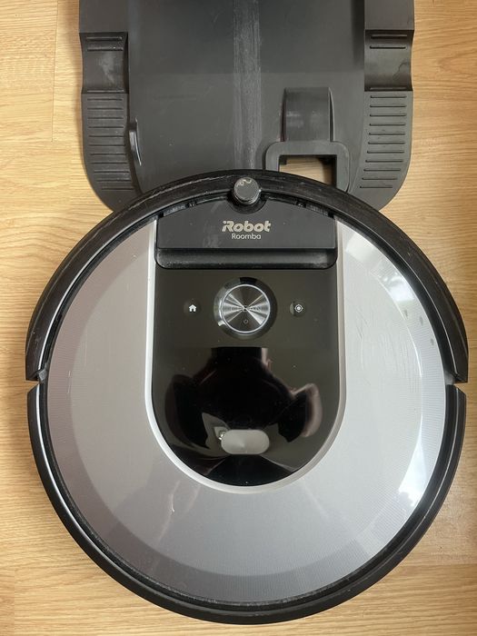 Odkurzacz Roomba i7 ze stacją