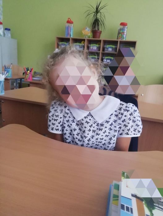 Нарядна шкільна блузка