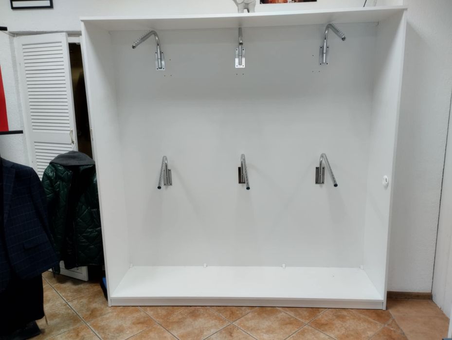 Meble, wyposażenie sklepu, regały, lady, wieszaki