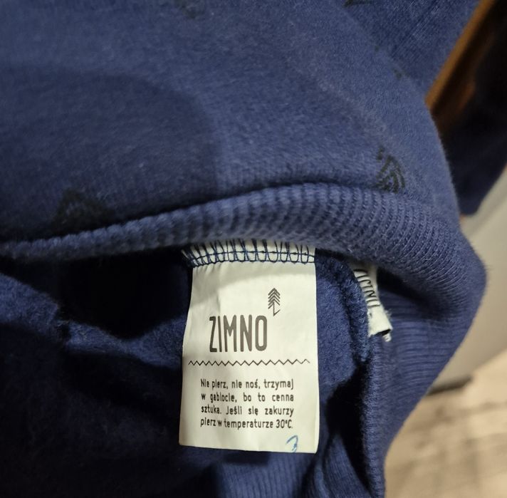 Bluzę Zimno Hoodie ->