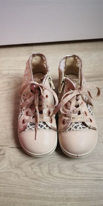 Śliczne buty buciki botki Primigi 25