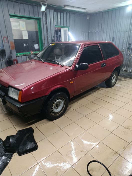 Авто на полном ходу, новый АКБ, новый блок предохранителей, фонари, лэд балка, страховка на год, 1.5 бензин, зимняя резина р14, не гнилая, из минусов шумит выдвижной подшипник, торг у капота