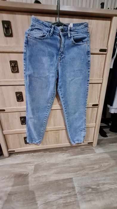 Продам джогеры на девочку в хорошем состоянии.