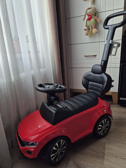 Машинка толокар для катання Caretero