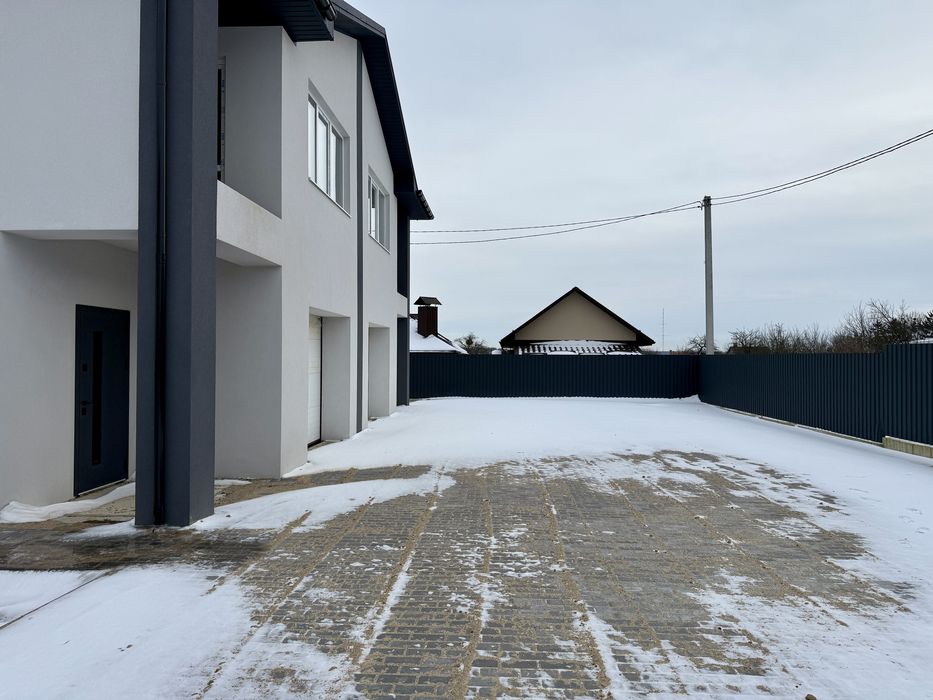 Продам дуплекс з гаражем