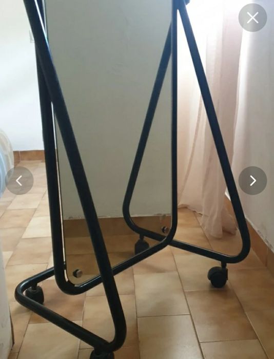 Espelho preto de chão