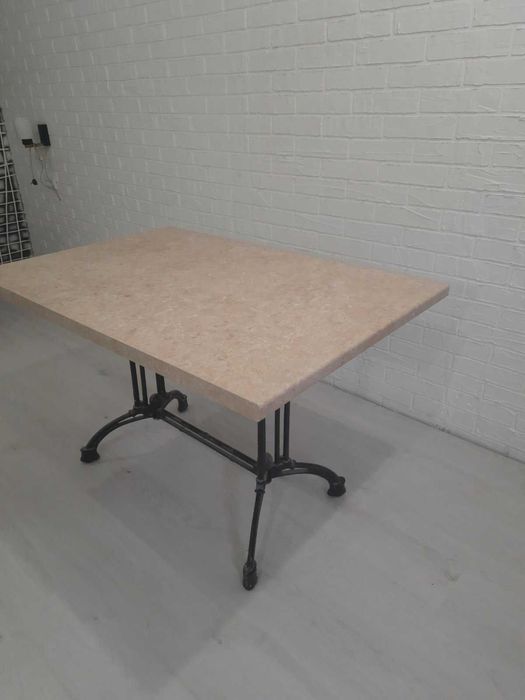 Продам столы 2600 за шт
