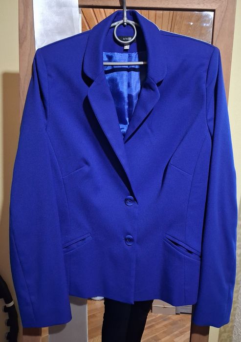 Жіночий піджак та жакет.