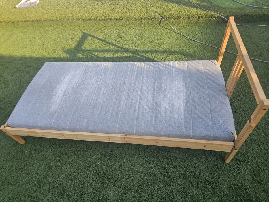 Cama criança em Madeira + estrado metálico + colchão