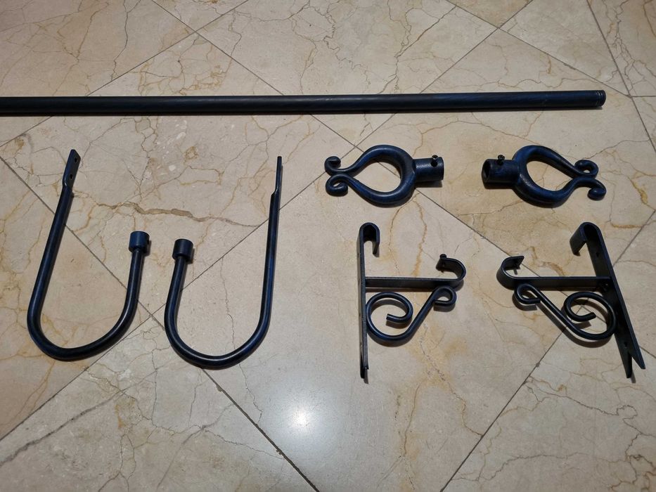 Varão para cortinado em ferro c/ 1.55 m comprimento + acessórios