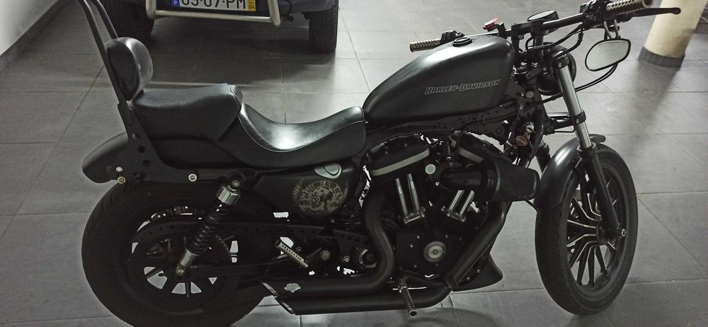 Harley 883 Iron Black