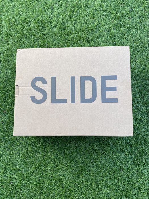 Yezzy slides nunca usados tamanho 41 e 43