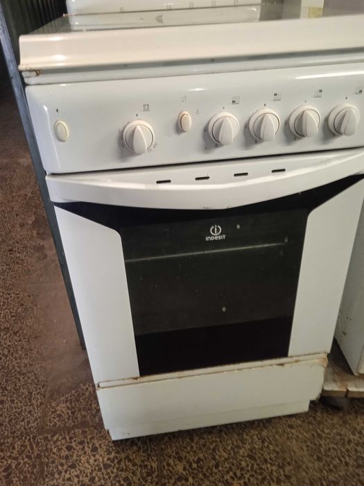 vários fogões e esquentadores