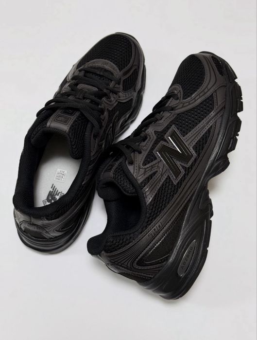 New Balance 740 Full Black