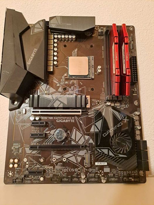 Motherboard Gigabyte X570 Gaming X para Ryzen / AM4