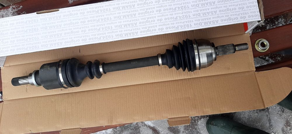 Піввісь ліва комплект для Ford Focus