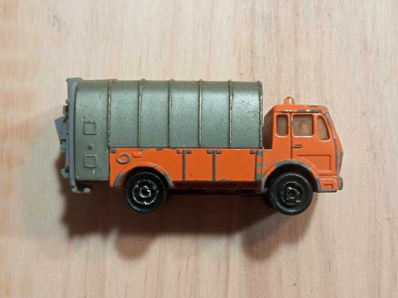 Mercedes-Benz Garbage Truck - Majorette