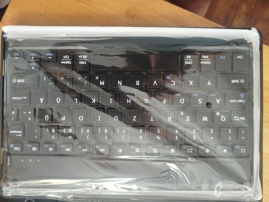 Capa com teclado sem fios (Bluetooth) integrado para tablet