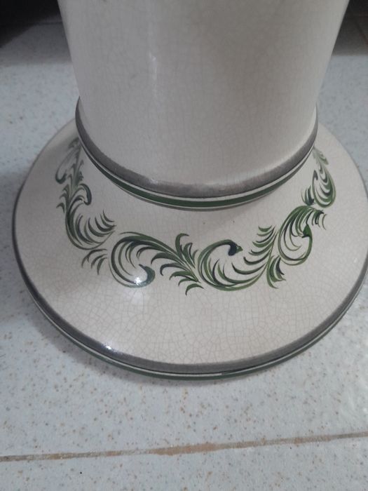 Jarrão em barro / coluna para vaso