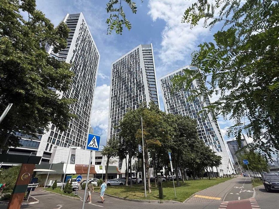 Теплий офіс 120 кв.м, пр. Берестейський 11, Manhattan, метро