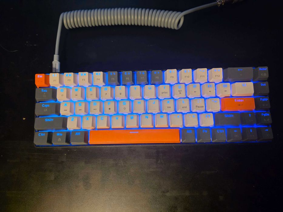 Teclado 65% Zi YouLang T8 RGB