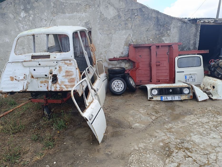 Renault 4l com documentos e selo em dia